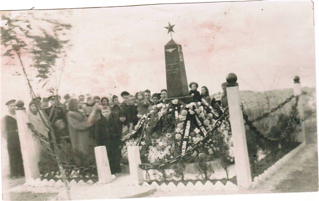 День похорон, 1954 г. Мальчик на первом плане в пальтишке - сын Гринченко Ивана Тихоновича