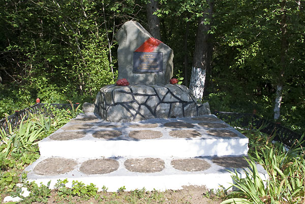 Памятник в районе перевала Ой-Аул 