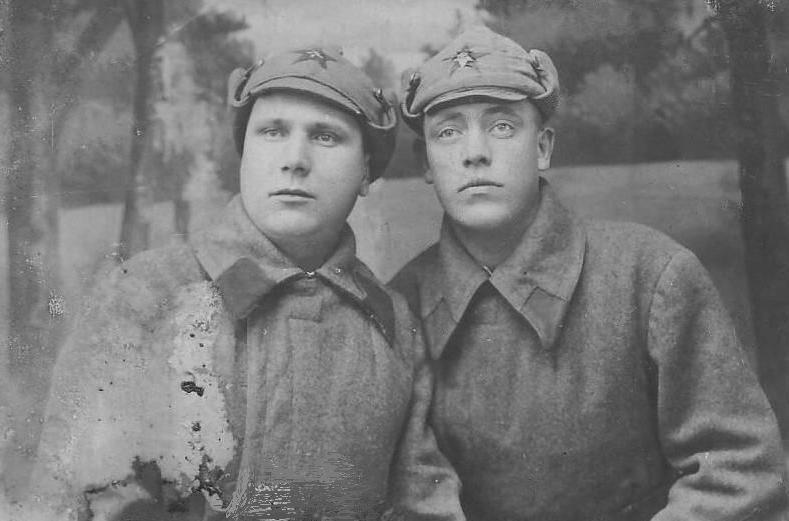 Орешкин Виктор Петрович (справа). 22.03.1941г.