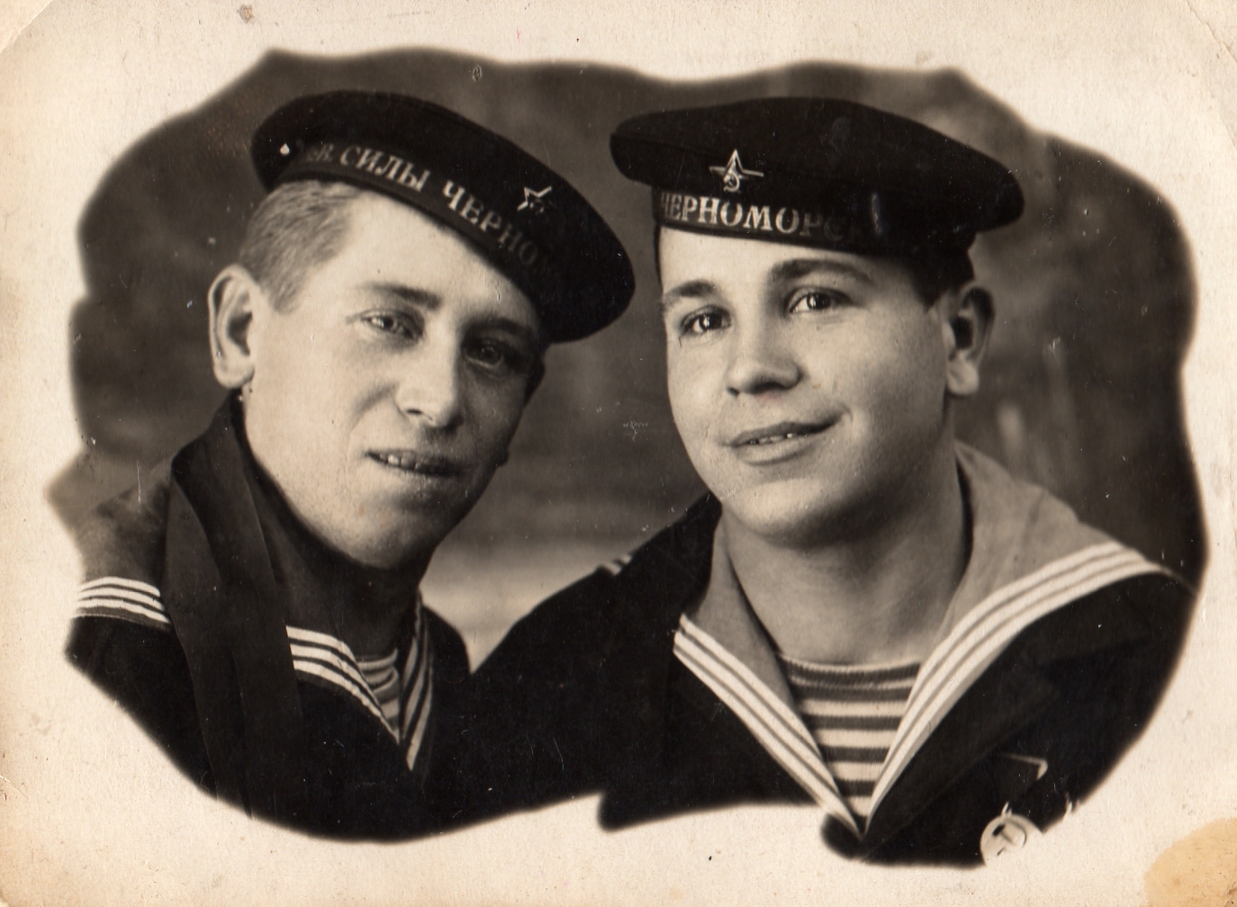 Осеннов Александр Федорович (справа). 08.04.1940, г.Николаев