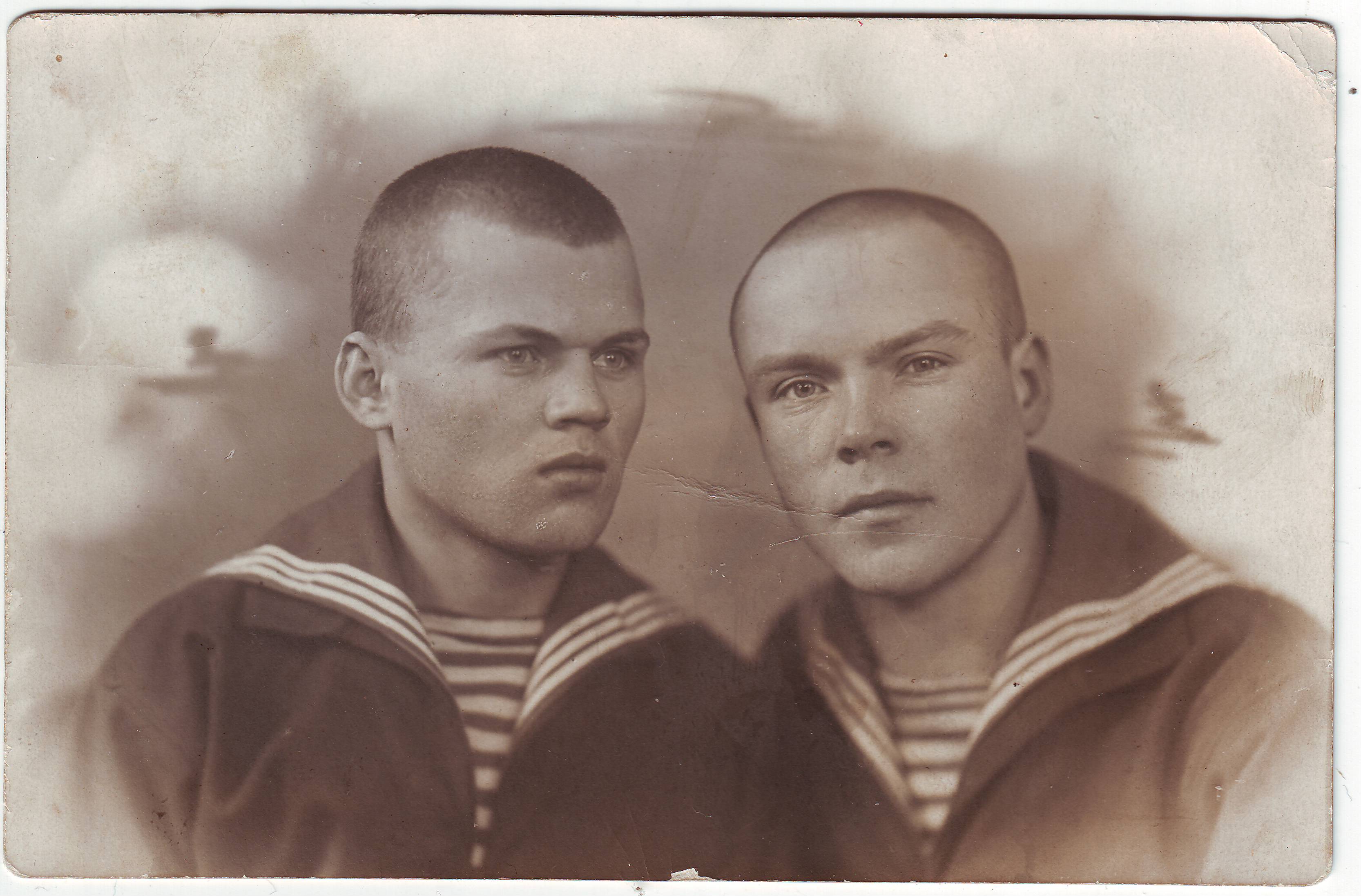 Пурюшин Сергей Андреевич (справа) с другом по учебе Скориком И.А. Фото 12.02.1940