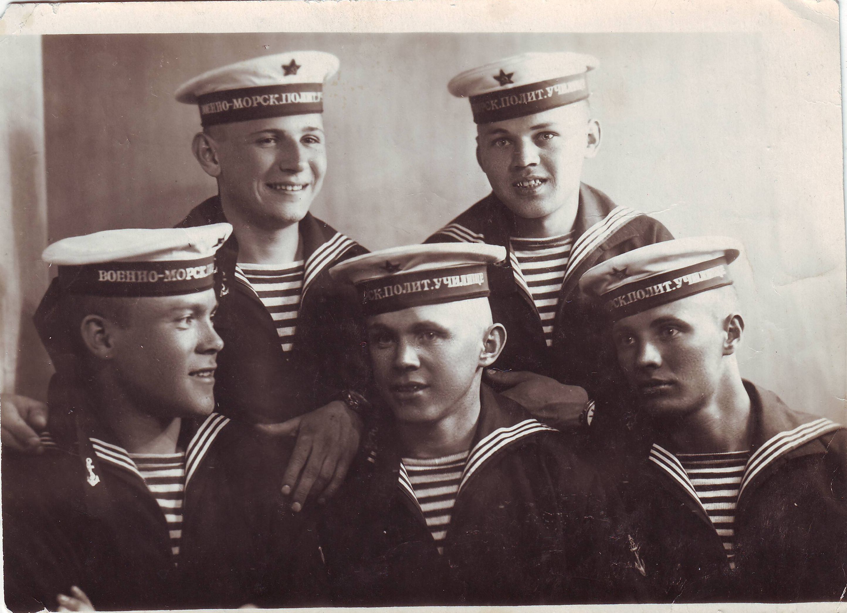 Пурюшин Сергей Андреевич (1 ряд, крайний слева). Фото 23.01.1941