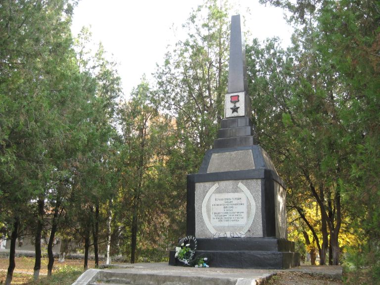 памятник в с.Зуя
