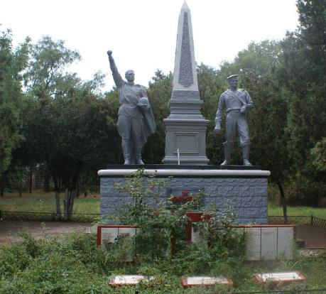 Братская могила в ПГТ Ленино