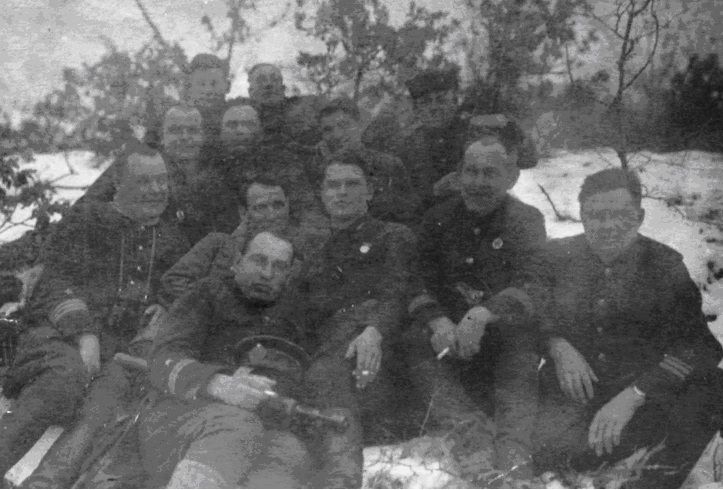 Декабрь 1941г. Отец с боевыми друзьями